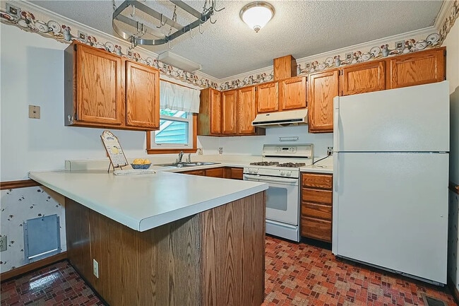 Photo - Room in House on Sanderson Dr