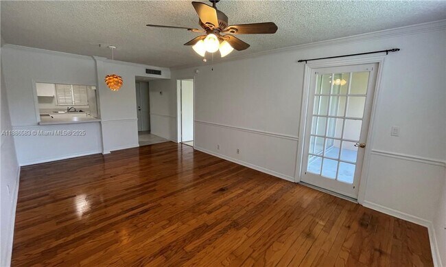 Photo - 9400 Live Oak Pl Unit 306