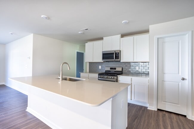 Photo - 424 Assata Ln