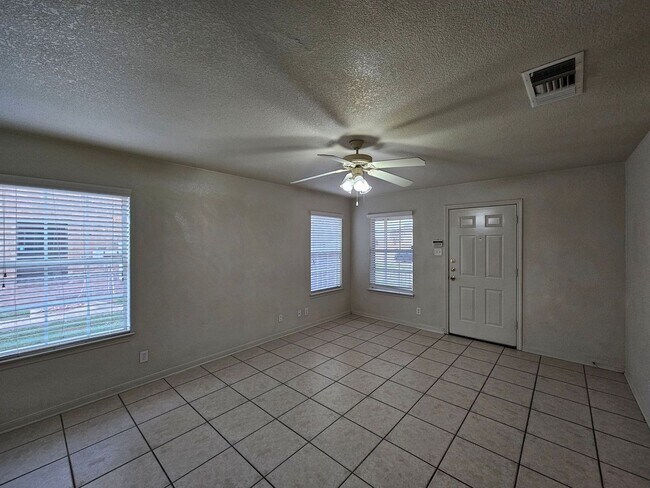 Photo - AVAILABLE NOW! Unit 5012 Heather Lane - B