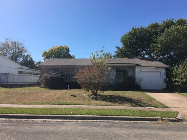 Building Photo - 310 Prather Dr