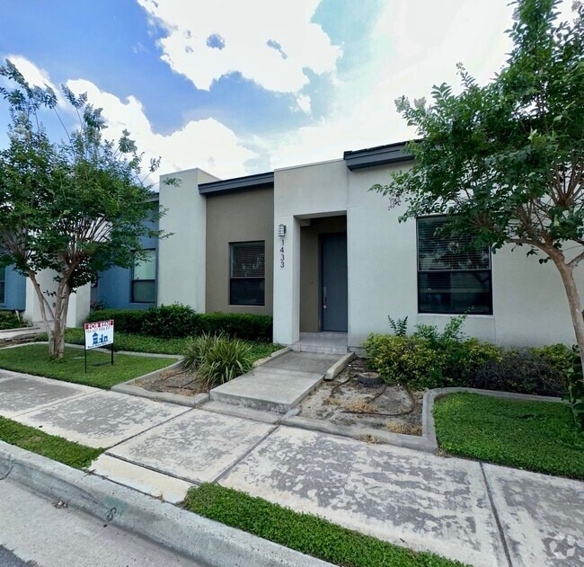 Building Photo - 1433 Ozark Ave Rental