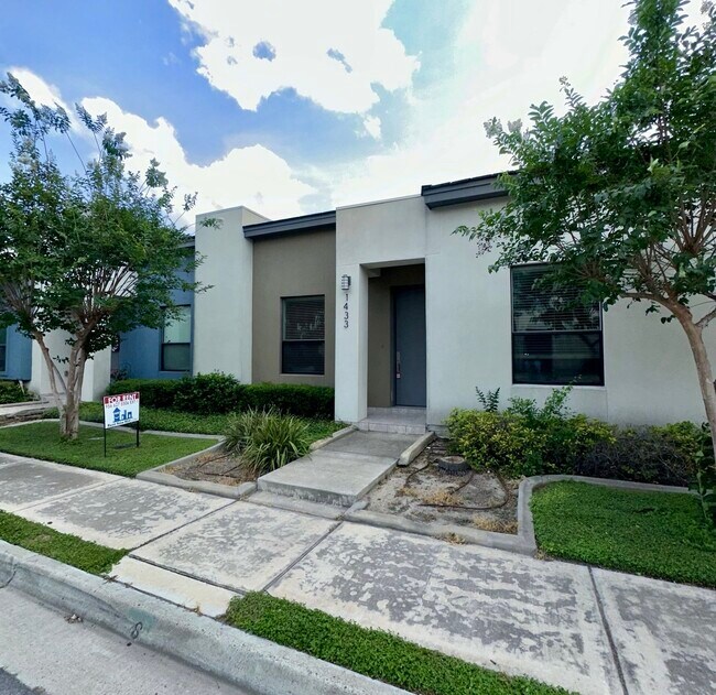 Building Photo - 1433 Ozark Ave Rental