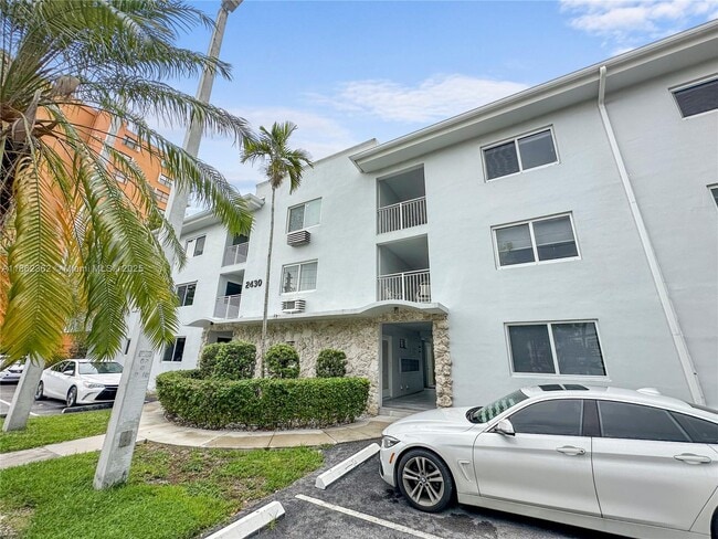 Photo - 2430 NE 135th St Unit 303