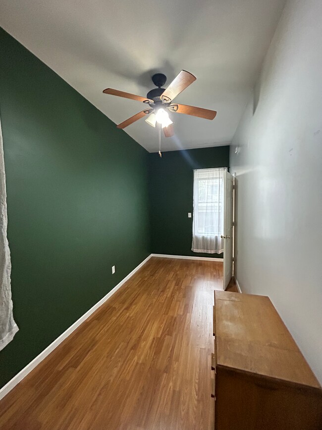 Photo - 2442 W Iowa St Unit 1R