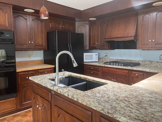 Photo - 223 Fairport Rd