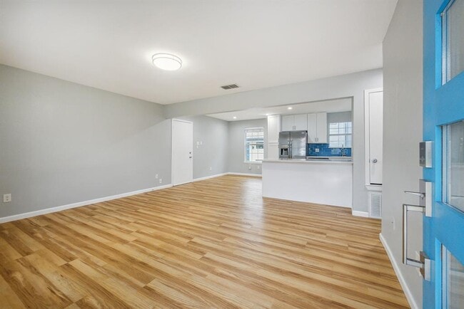 Photo - 1111 Lawson Ln