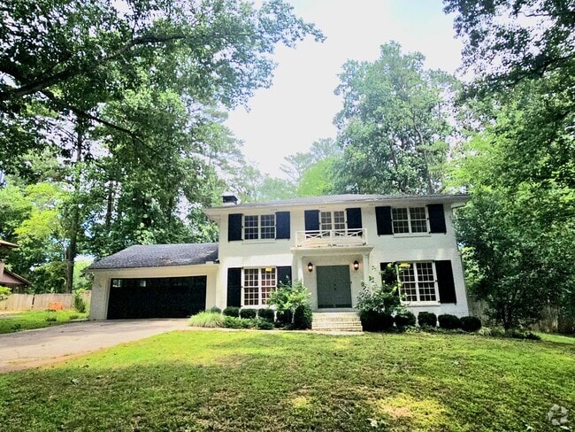 Building Photo - Classic Brick Beauty / Walk to Whitefield ... Rental