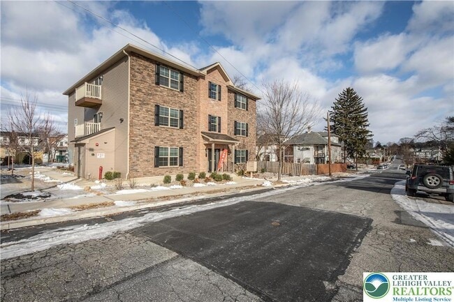 Photo - 1513 Maple St Unit 201