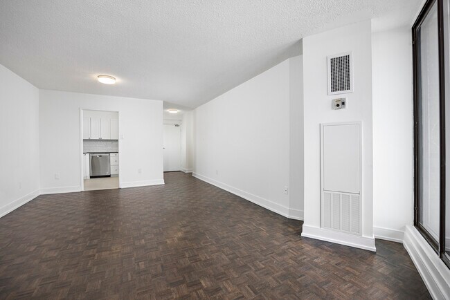 Building Photo - 2375 The Collegeway