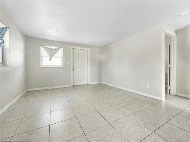 Photo - 2495 Bayside St Unit B