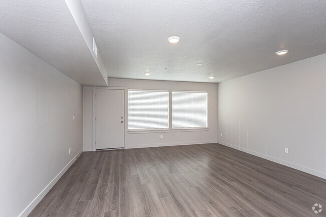 2BR, 2BA - 955SF - Millcreek  Apartments