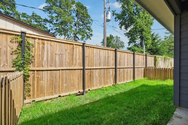 Photo - 10317 Lake Rd