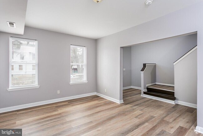 Building Photo - 3021 Wolcott Ave Rental