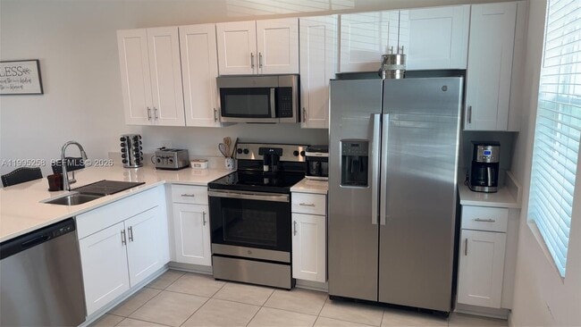 Photo - 3381 Composition St