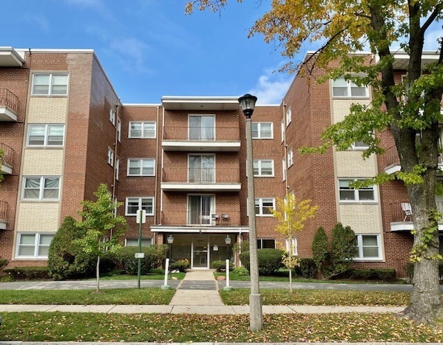 Building Photo - 5240 Galitz St Unit 301 Rental