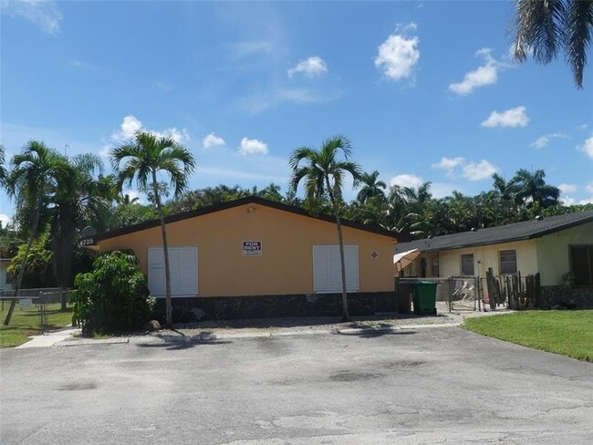 Building Photo - 4725 SW 65th Ave Rental