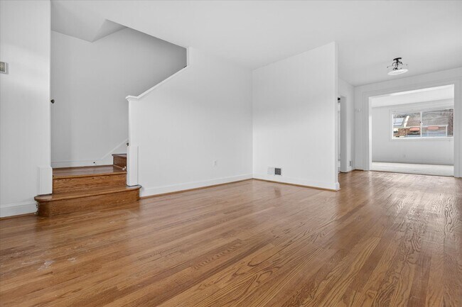 Photo - 4336 Dubois Pl SE