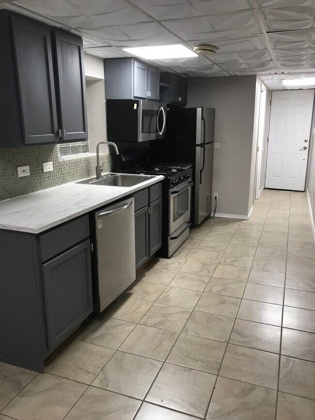 Kitchen - 1511 W Addison St Apartamentos Unidad garden