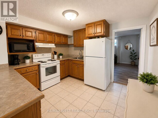 Photo - 1191 Simcoe St S