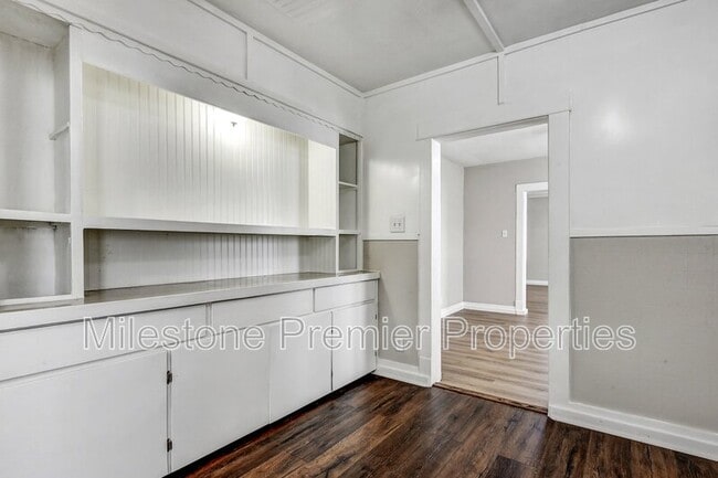 Photo - 326 W Sears St