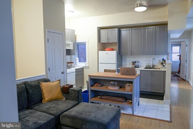 Photo - 1100 William St