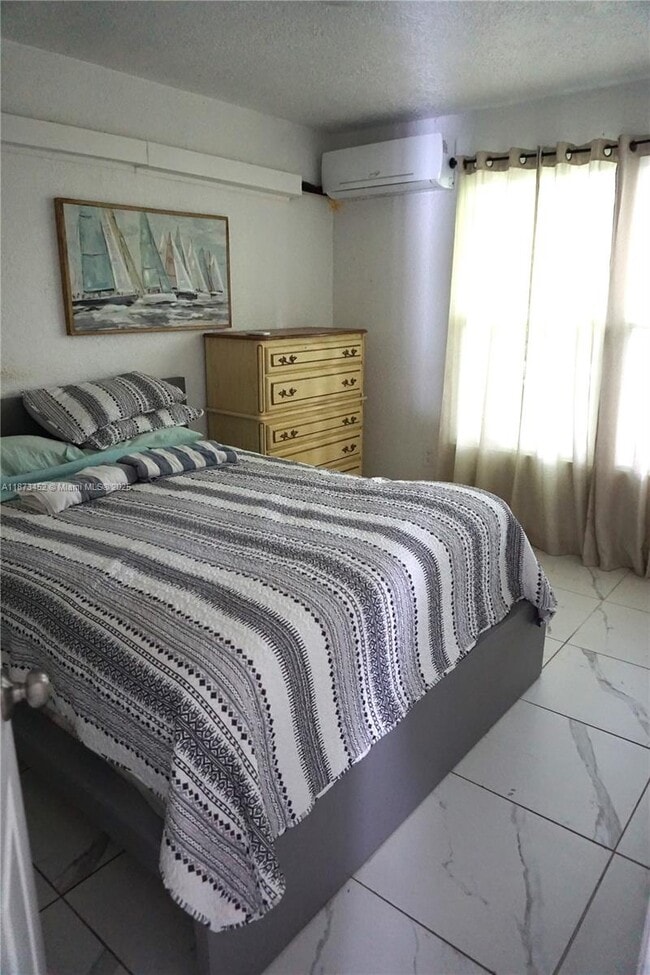 Photo - 1652 Madison St Unit 7