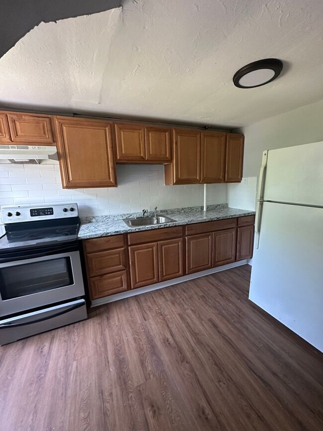 Photo - 3RD FLOOR Apartment For Rent! 1bed/1 Bath Unit 3