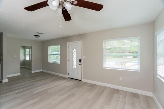 Photo - 1310 30th St W