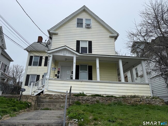 Building Photo - 837 Bank St Unit 3