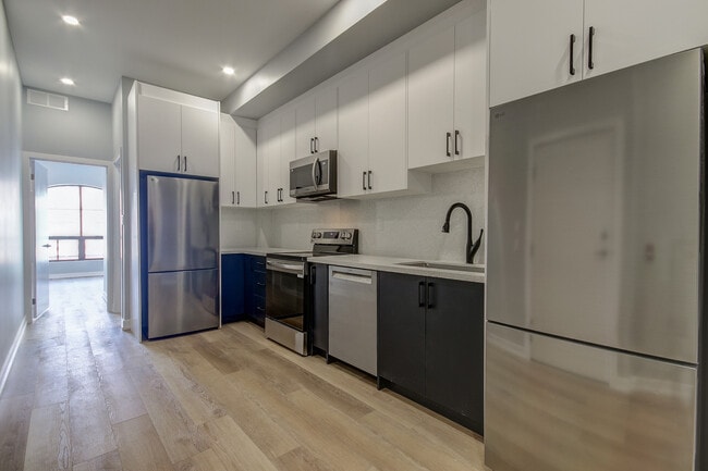 Photo - 453 Dundas St W