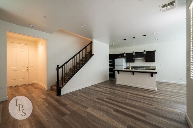 Photo - Fresno SouthEast Home, Gated Community, Clovis Unified School District, 3BR/2.5BA - Lots of Ameni...