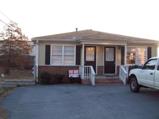 Building Photo - 5981 Peco Ln Unit 5981-B Rental