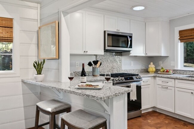 Photo - 1596 Ronne Dr