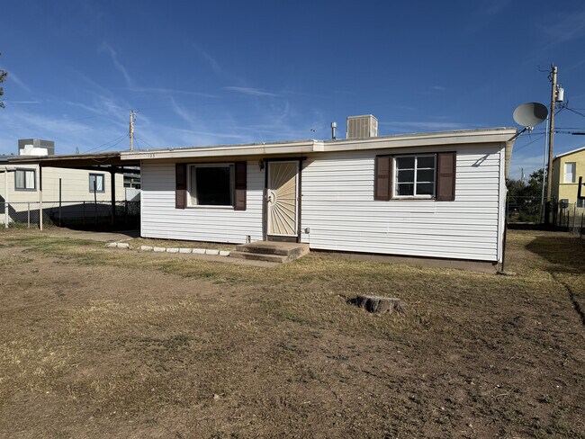 123 E Apache St