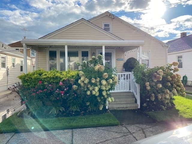 Building Photo - 32 N Delavan Ave Rental