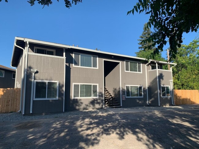 Building Photo - ash750 Unit B