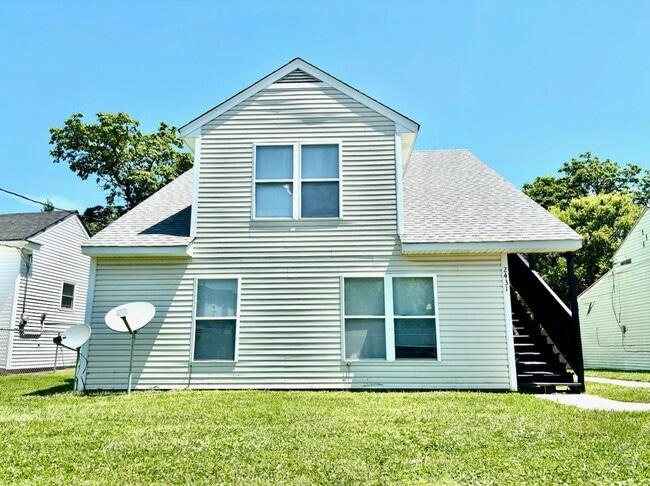 Building Photo - 2431 Saint Xavier St Unit 3