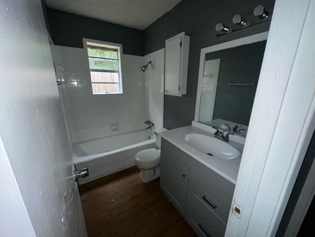 Photo - 12122 Michael St