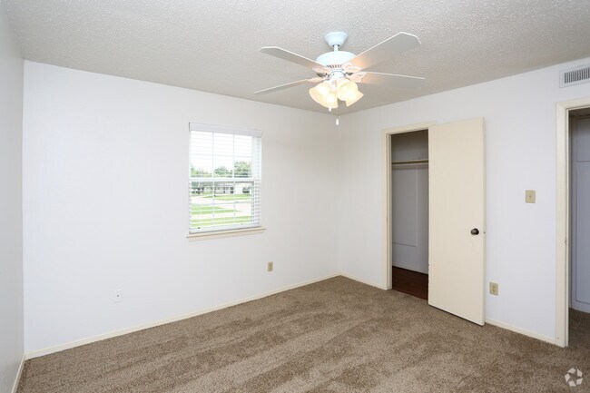 1BR, 1BA - 602SF - Bedroom