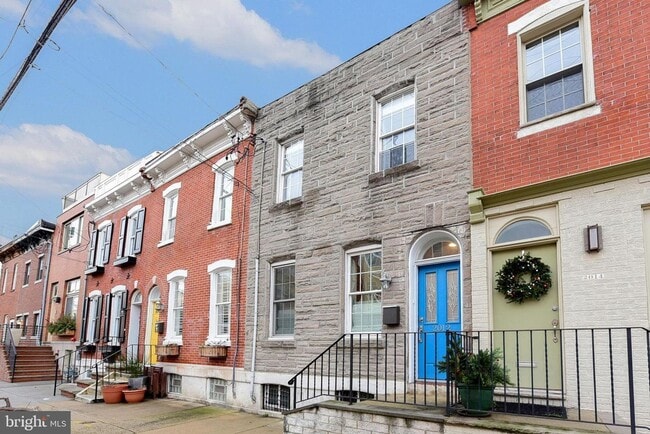 Photo - 2012 Carpenter St