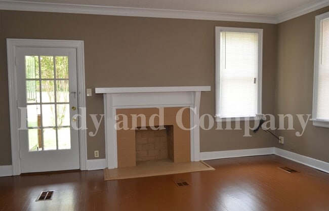 Photo - FIRST MONTH FREE; Adorable Duplex in Cross... Unidad Downstairs