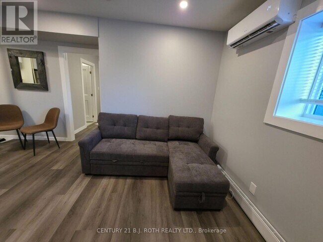 Photo - 82 Albert St N Unité 6