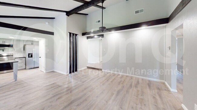 Photo - 633 Stroud Ln