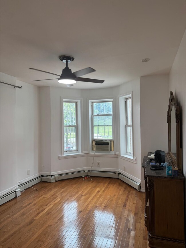 Building Photo - 227A Manhattan Ave Unit 1 Rental