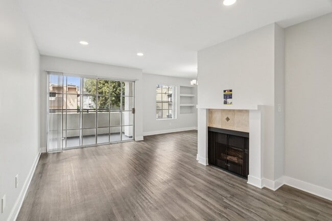 Photo - 616 North Sweetzer Avenue