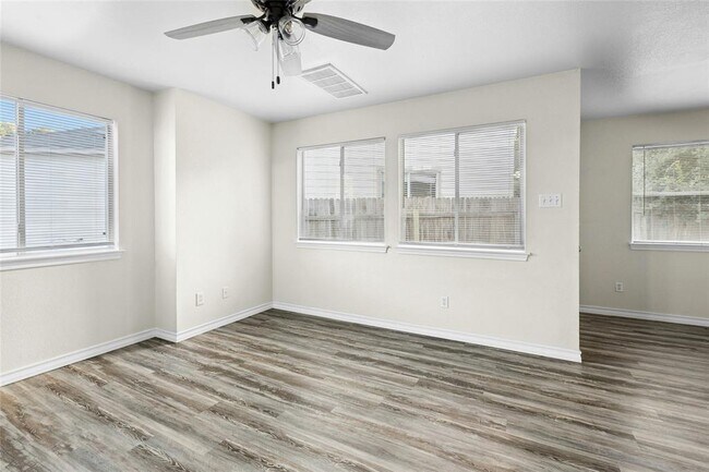 Photo - 808 Sagewood Trail