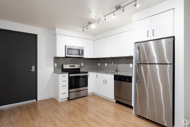 1BD, 1BR - 639SF