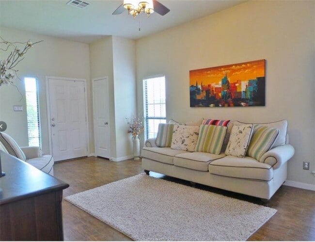 Photo - 2711 Silver Oak Dr