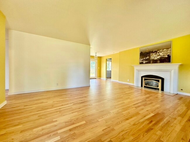 Photo - 4245 S 183rd St